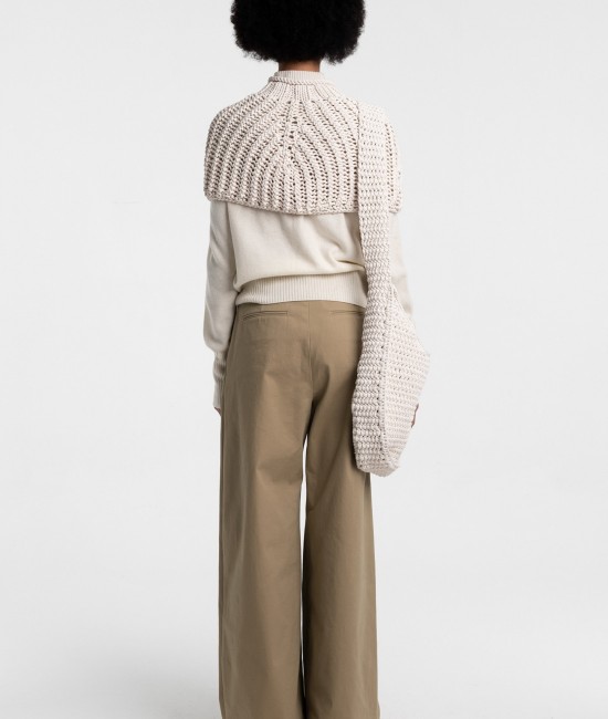 Milky sweater with stand-up collar
