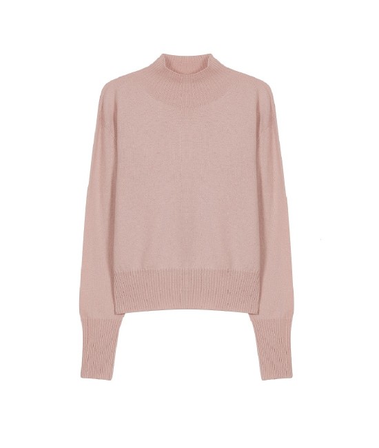 Рожевий светр з коміром-стійкою