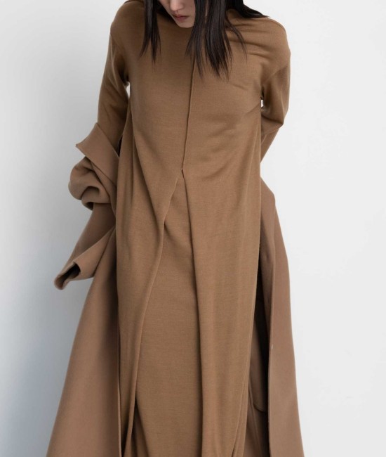 Brown wool dress with belt at the waist
