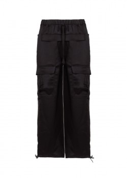 Черные шелковистые брюки-карго с карманами