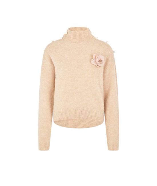 Бежевий вовняний светр з квіткою