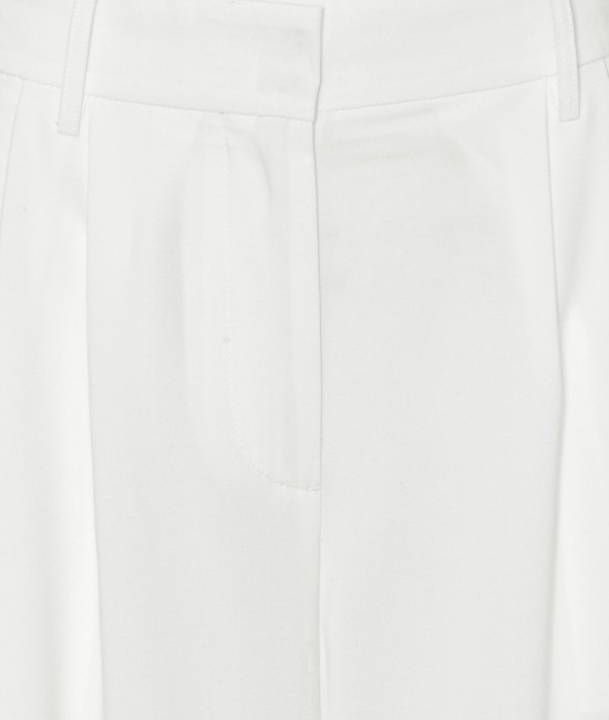 Білі брюки зі складками