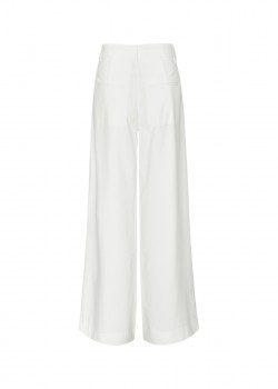White pants with pleat-detailing