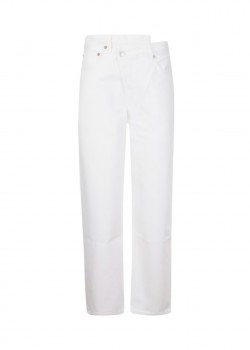Белые джинсы с асимметричным поясом