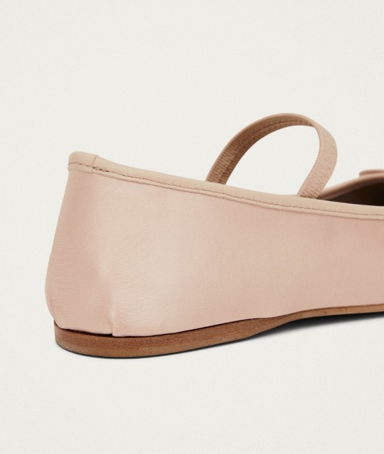 Pink ballet flat with bows Pink ballet flat with bows