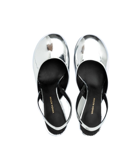 Silver sandals with semicircular toe