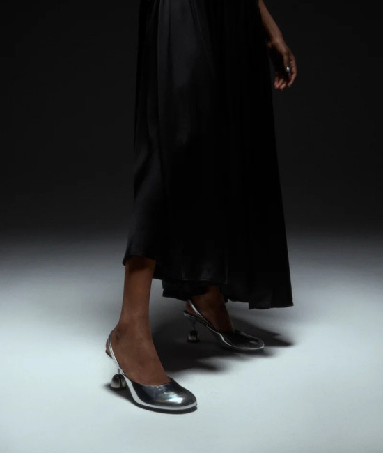 Silver sandals with semicircular toe