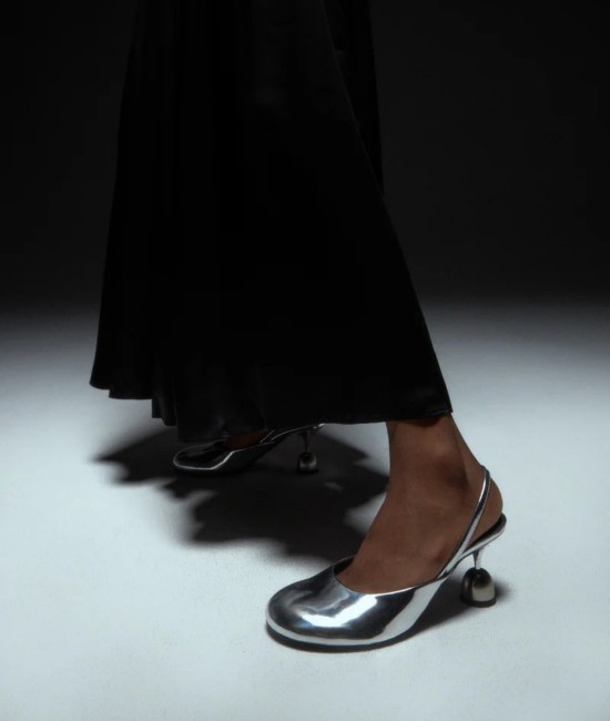 Silver sandals with semicircular toe