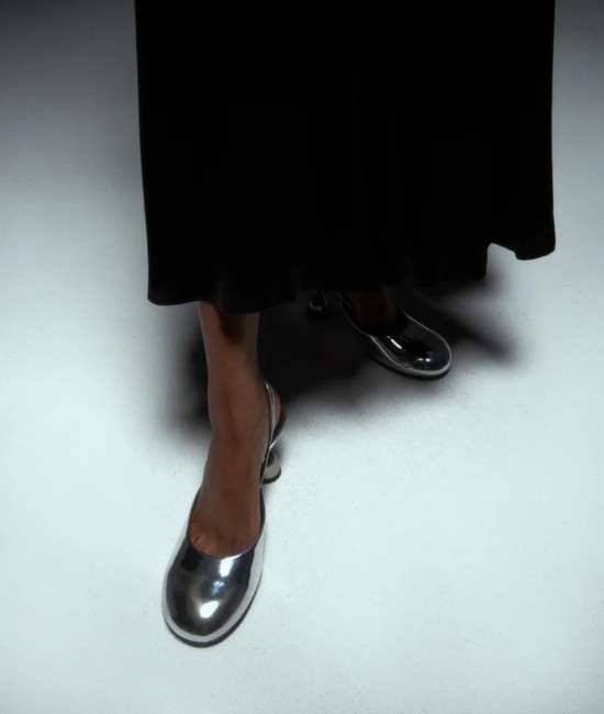 Silver sandals with semicircular toe